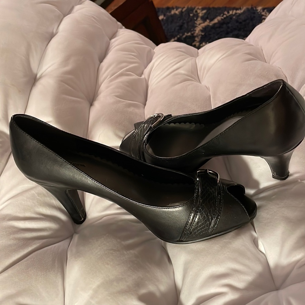 Croft & barrow size 6 1/2 heels with open toe